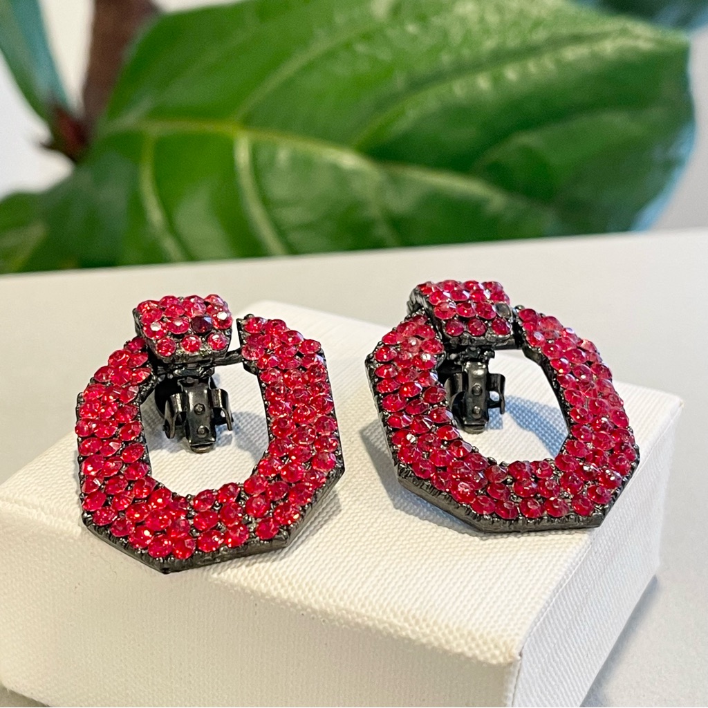 Vintage 1980s Thelma Deutsch Red Crystal & Gun Metal Clip-On Dangle Earrings